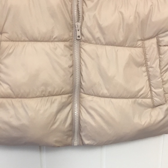 Ladies Old Navy puffy vest - Picture 3 of 9